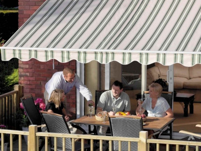 Behúzható napellenző